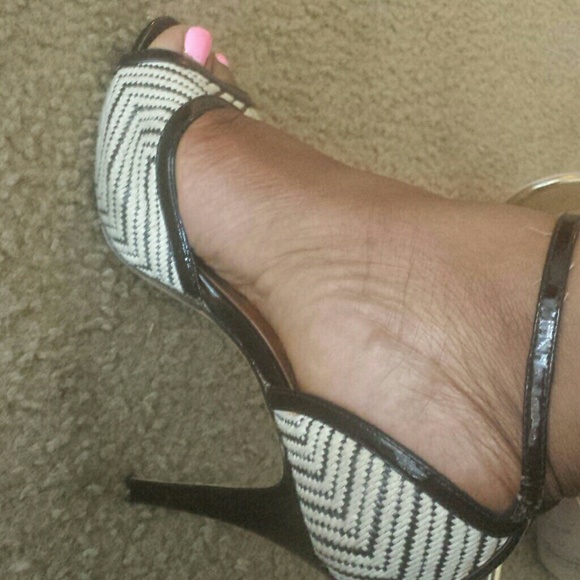 Black and beige vintage peep toe