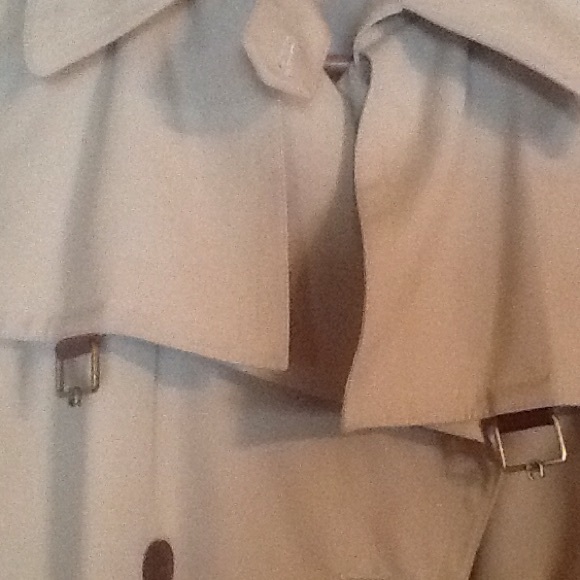 Extra pics. Of Aigner Trench