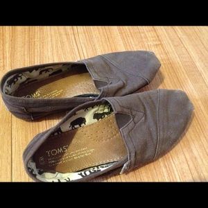 TOMS size 7 1/2