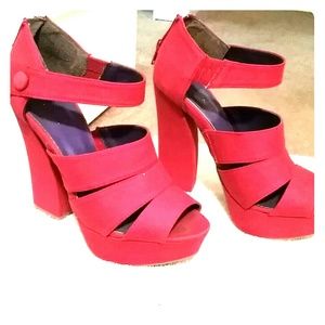 magenta / pink heels