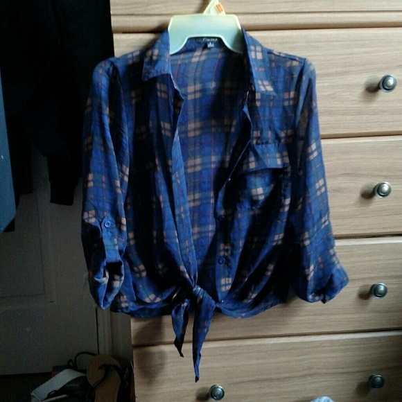 **SOLD** Cute plaid blouse