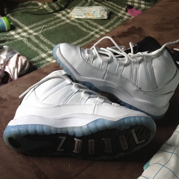 Jordan 11's - Picture 4 of 4