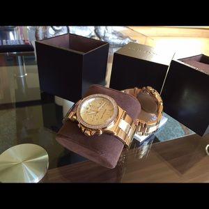 For sale.💯% authentic ladies gold MK watch.