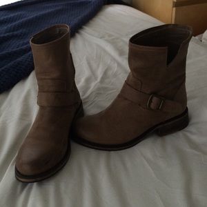 Steve Madden Short brown boots