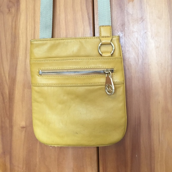 Micheal kors crossbody