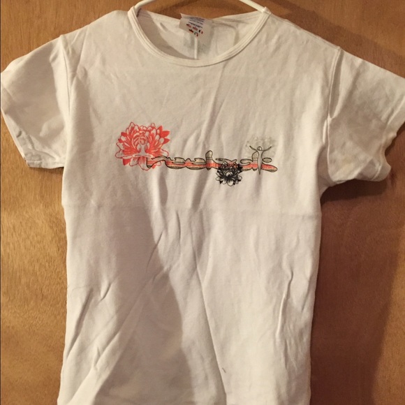 White tee