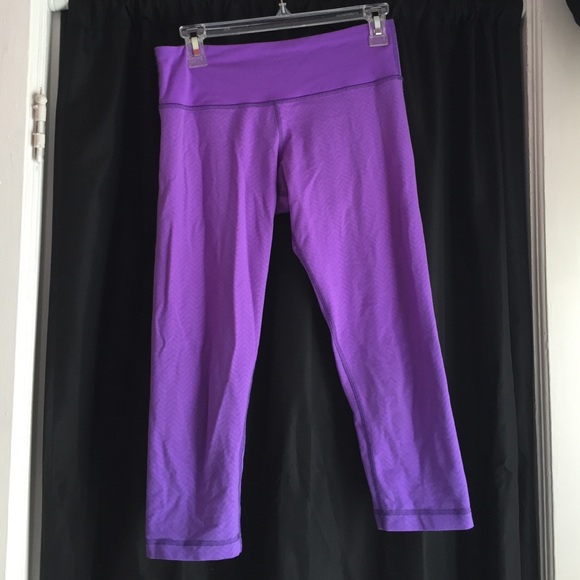 Purple Lululemon wunder under crop