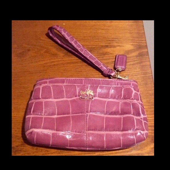 BNWT *** Authentic COACH Croc Wristlet ***