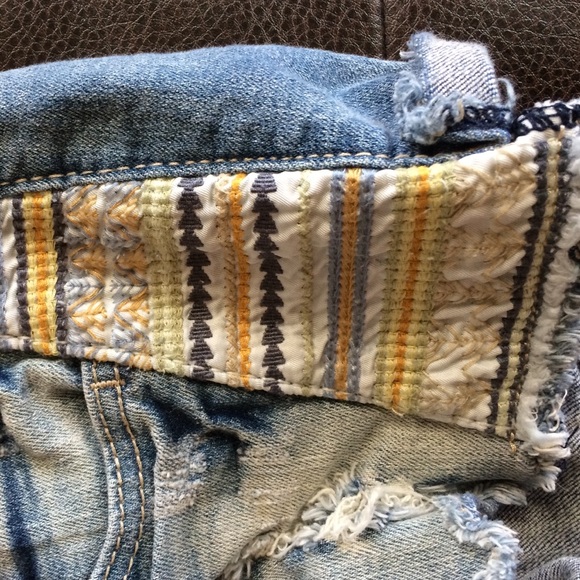 *Bundle* Aztec Beaded Necklace & Shorts with Top - Picture 3 of 3