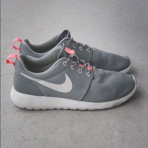 ❌HOLD❌NIKE Roshe Runs (Women's)
