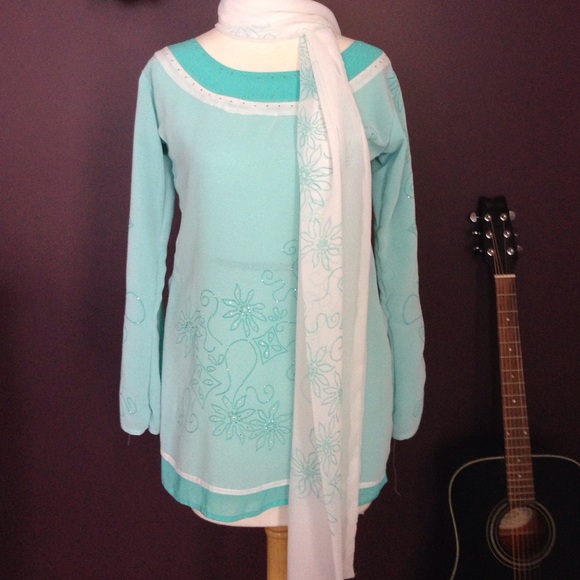 Gorgeous three piece Indian dress shalwar kameez