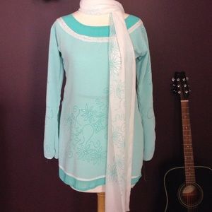 Gorgeous three piece Indian dress shalwar kameez