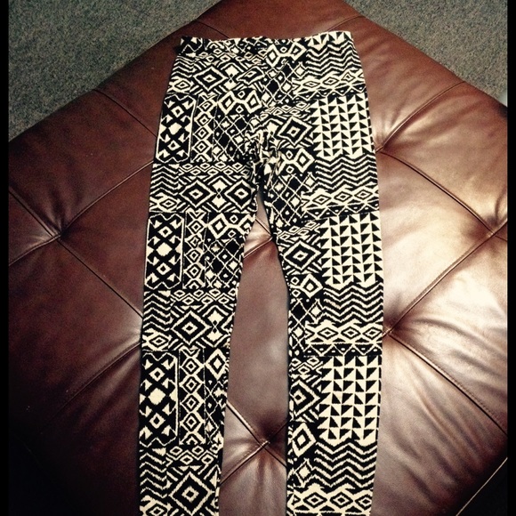 Black/white pattern stretch pants