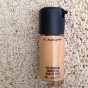 MAC prolong wear foundation NC30