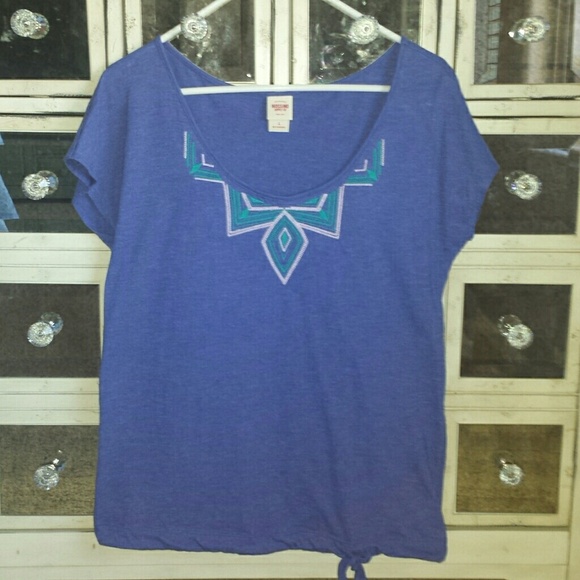 Casual Tee with Embroidered detail