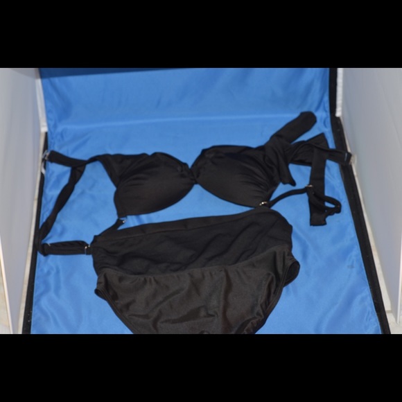 Bikini - Picture 2 of 4