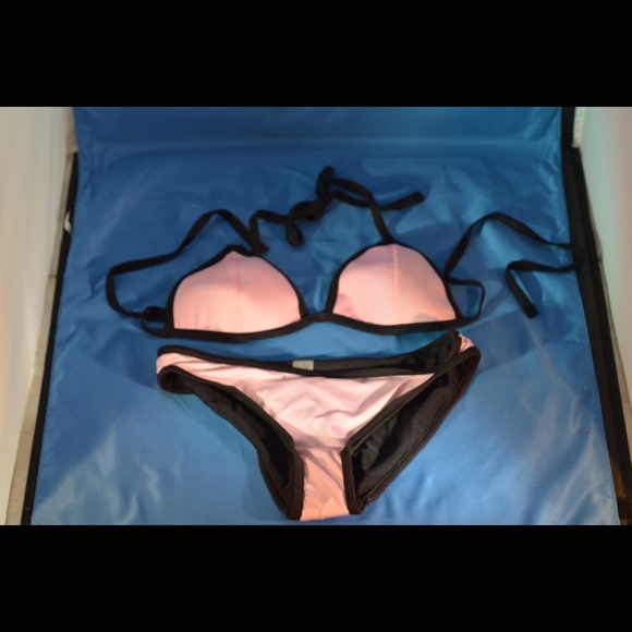 Bikini - Picture 2 of 2