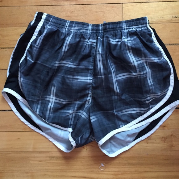 Patterned gray Dri-fit tempo shorts.
