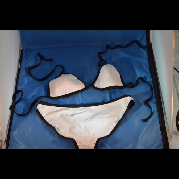 Bikini - Picture 2 of 2