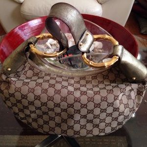 💯Authentic Gucci handbag with gold bangle strap