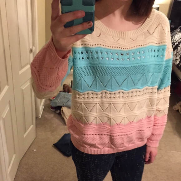 Adorable Colorblock Sweater😍 - Picture 3 of 3