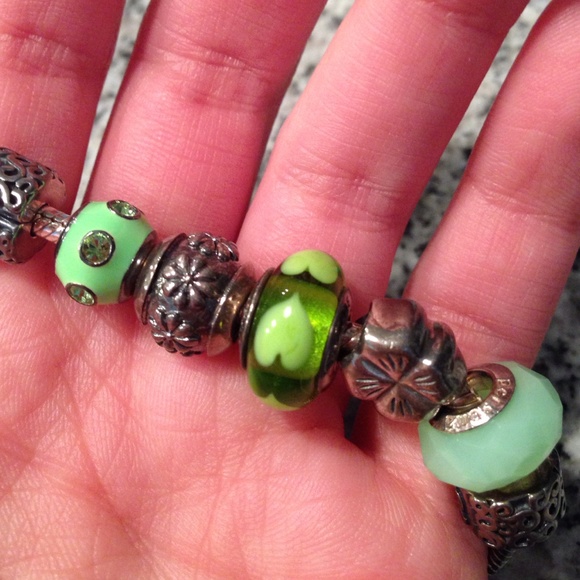 Pandora bracelet with charms - Picture 2 of 2