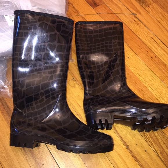 Super cute animal print rain boots by viviglam 🌹 - Picture 3 of 4