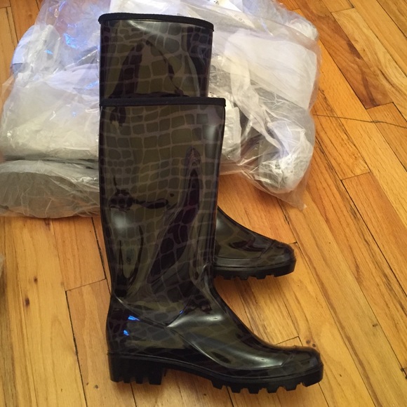 Super cute animal print rain boots by viviglam 🌹 - Picture 4 of 4