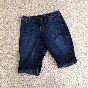 Nine West, dark wash capris