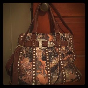 👜💚Beautiful camo purse w/ wallet and checkbook💛