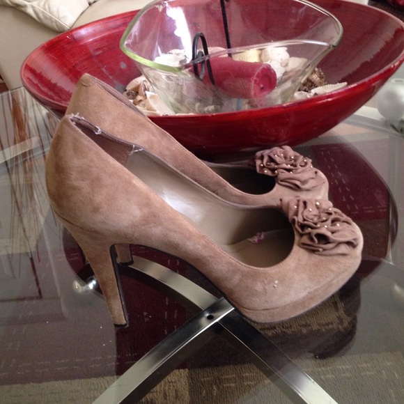 👠👠👠BCBG suede Taupe hills - Picture 4 of 4