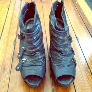 Zipper booties with heel