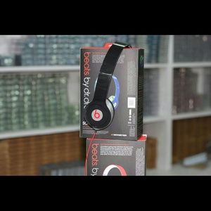 Inspired bt dr dre solo hd head phones