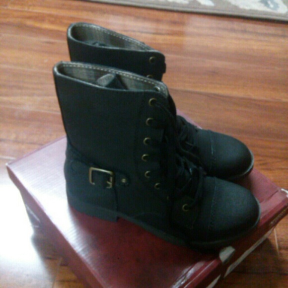 Nwot Black combat boots sz 6 - Picture 2 of 2