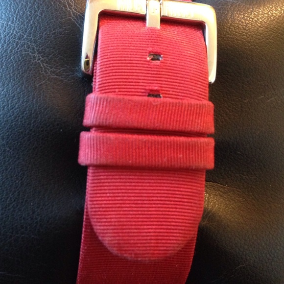 Red Ribbon Moschino wrist watch - Picture 4 of 4