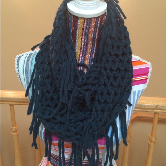 Crochet Scarf. Blue.