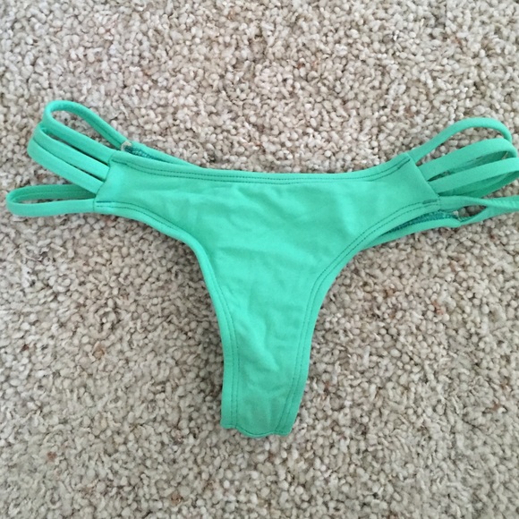Midori thong bikini