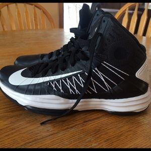 Nike Lunarlon basketball shoes