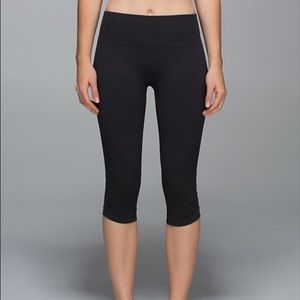 SOLD Lululemon In The Flow Crop II Heathered Black