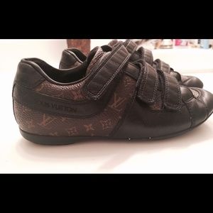 Toddler 💫Authentic Louis Vuitton  size 10