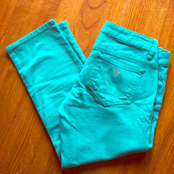 💥SOLD💥Guess Capri Jeans