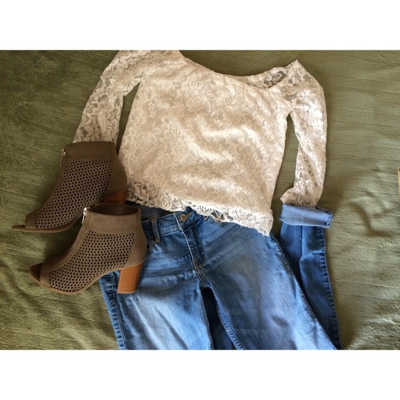 Hollister super skinny jeans.