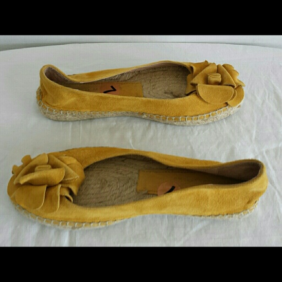Shoes - Picture 3 of 4