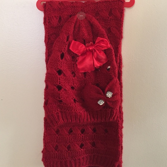 🆕 Scarf and Hat Set!