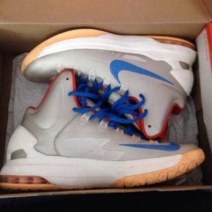 - Kevin Durant V Basketball Sneakers