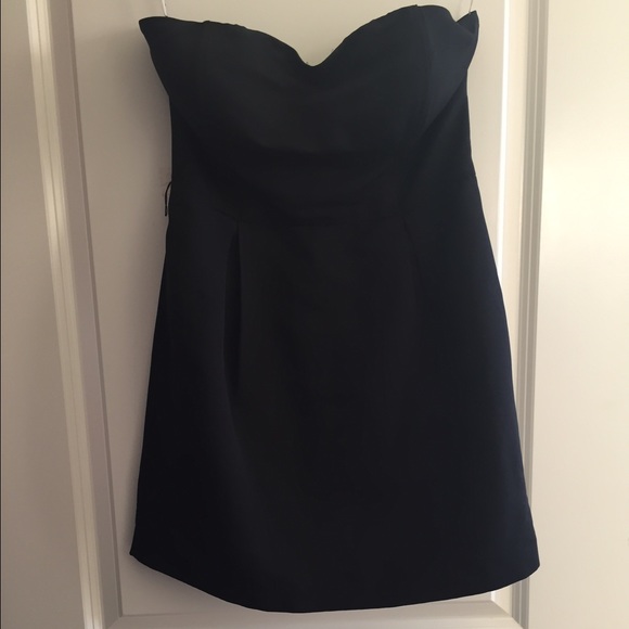Little STRAPLESS Black Dress