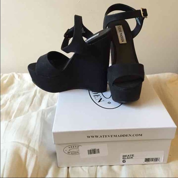 Steve Madden black wedge