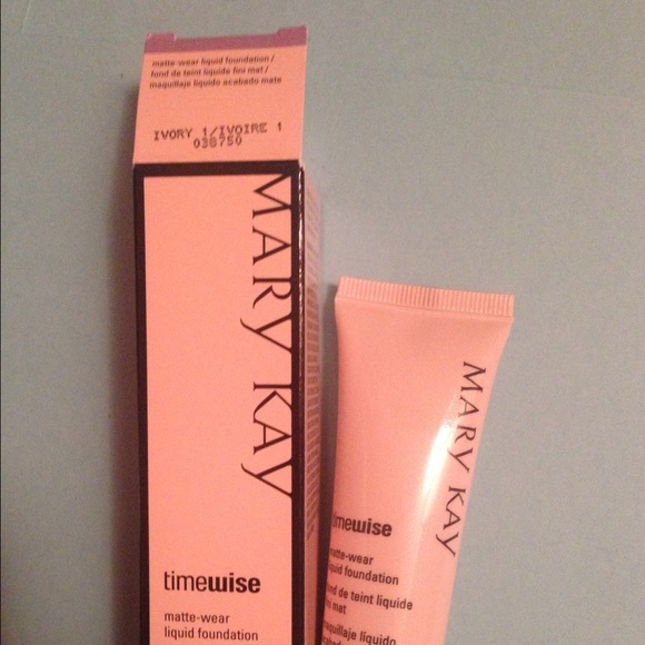 TimeWise matte-wear liquid foundation.