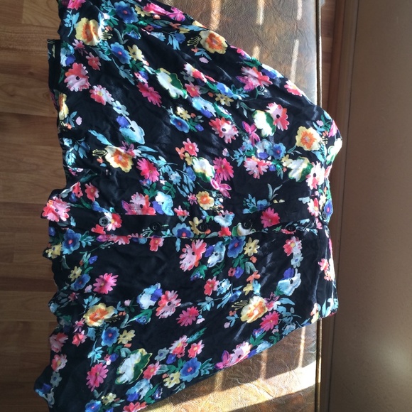 Extra small floral skirt, button up in front