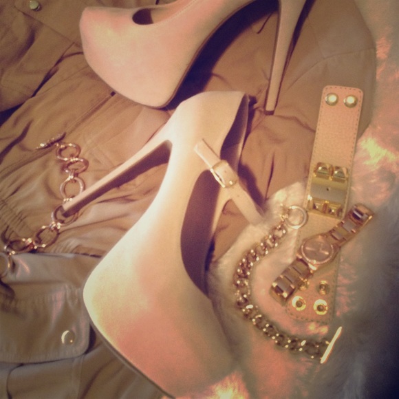 Nude Mary Jane pumps